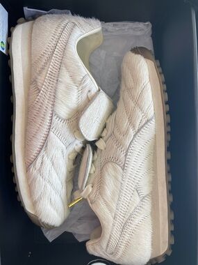 Womens gently used FENTY x PUMA size 8.5